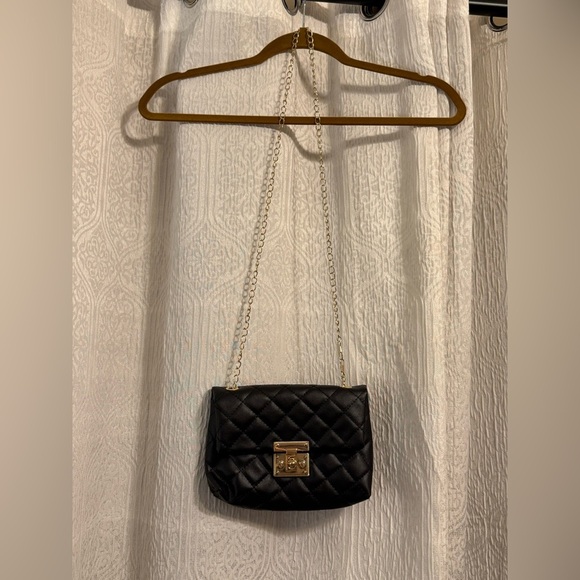 Handbags - Elegant Black Quilted Chain Bag